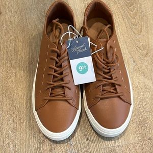 NWT Universal Thread shoes